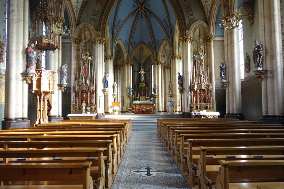 Innenansicht Maria Lourdes Kirche in Dussnang