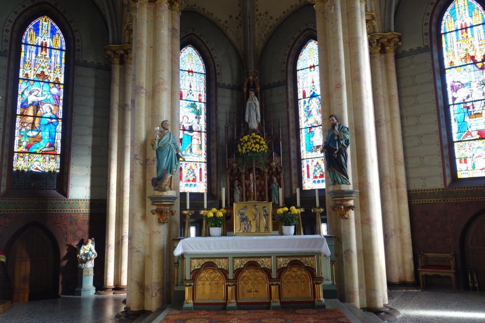 Marienaltar in der Lourdes-Kirche Dussnang